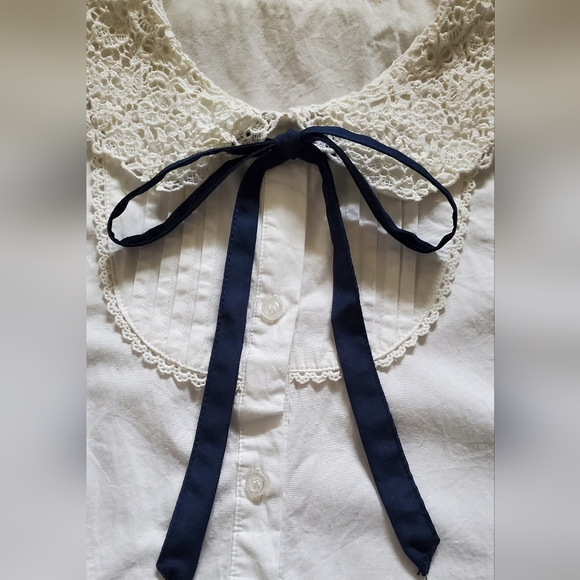 Coquette style white lace collar button up blouse - Picture 3 of 4